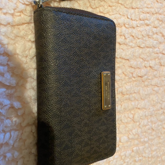 Michael Kors brown leather wallet in very good condition - Picture 7 of 7